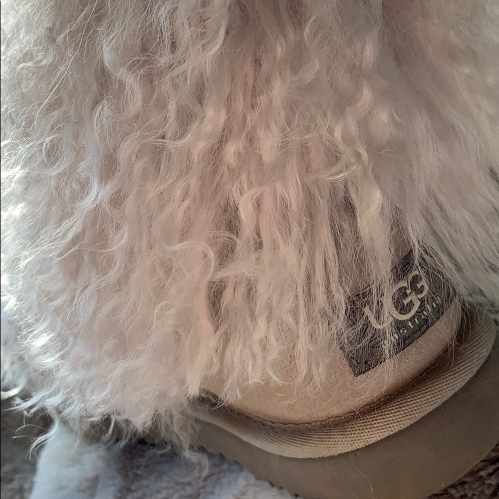 UGGS - Picture 2 of 4